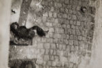 Germaine Krull - Comment on dort sous les berges de la Seine (1925)